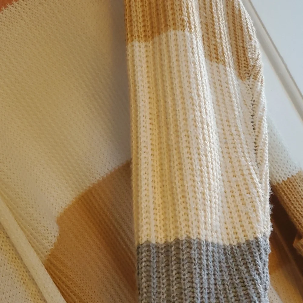 Color Block Sweater - Picture 5 of 6